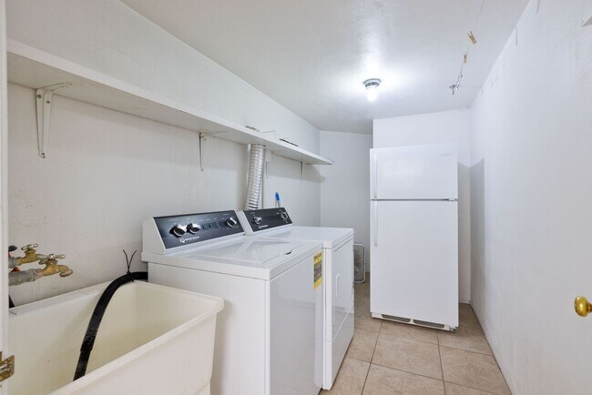 Building Photo - R134IC