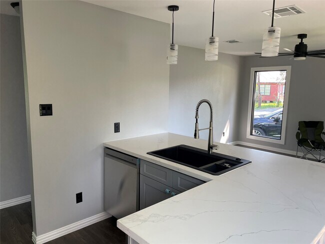 Building Photo - 2709 Terry St