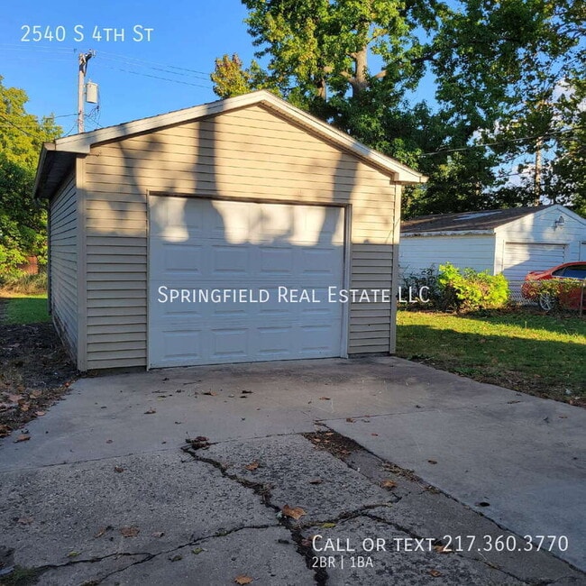 Building Photo - 2540 S 4th St