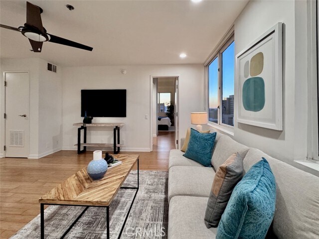 Building Photo - 525 E Seaside Way