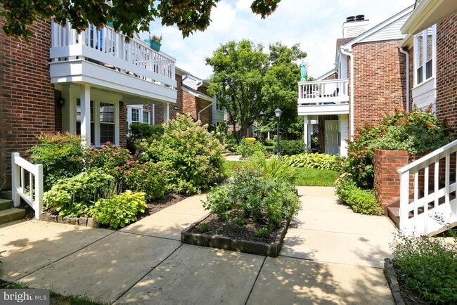 Building Photo - 2582-C S Arlington Mill Dr