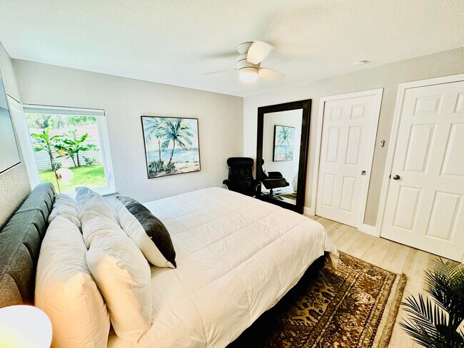 Building Photo - 5365 N Andrews Ave