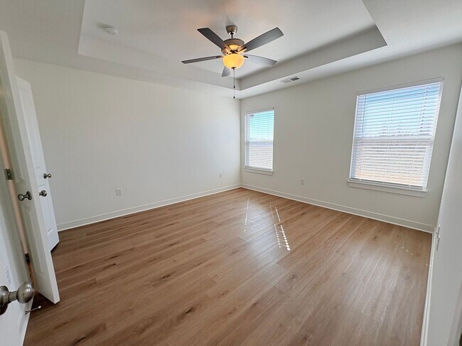 Building Photo - Single Level 3 Bed, 2 Bath, 1 Car Garage Duplex in North Kansas City