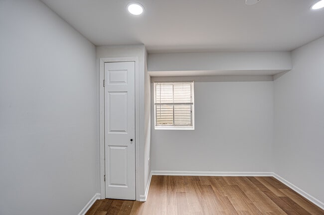 Building Photo - 1633 Hilton Head Dr