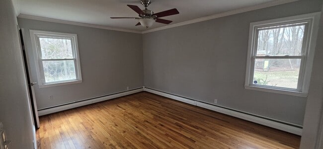 Building Photo - Single Family Home in Trumbull for Rent