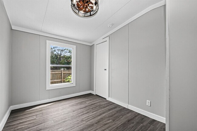 Building Photo - 2122 Koster Rd