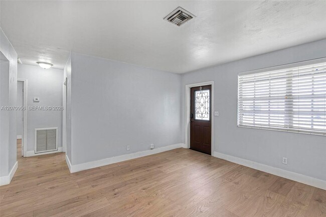 Building Photo - 5001 SW 92nd Terrace