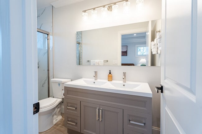 Building Photo - 2732 Fair Oaks Ave