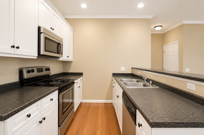 Building Photo - 899 Magnolia Ct