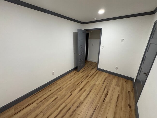 Building Photo - Beautiful Executive Home with High End Upg...
