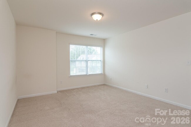 Building Photo - 180 King William Dr