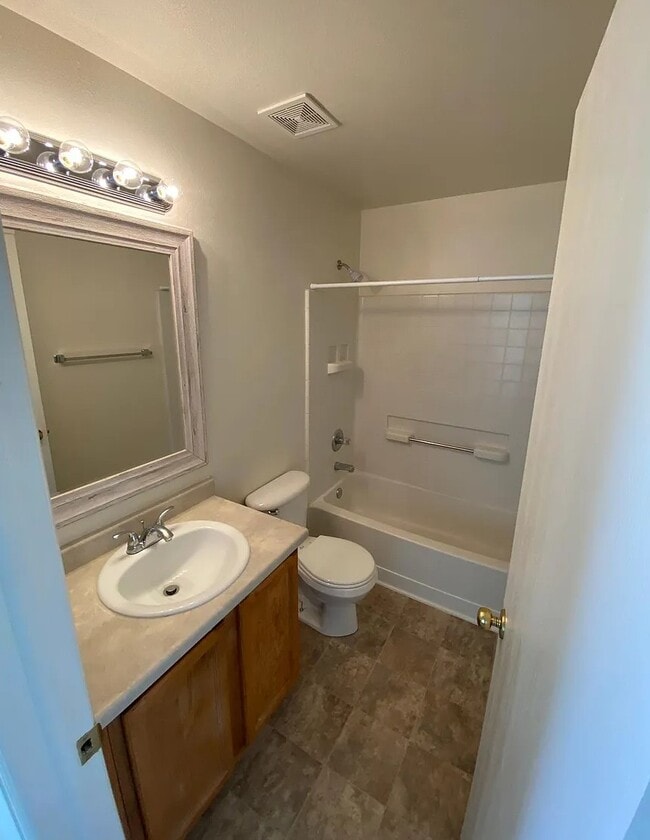 Building Photo - 134 S Elkhart St