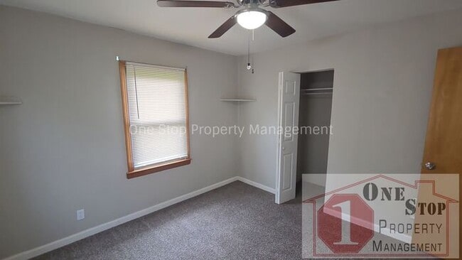 Building Photo - 3 Bedroom, 2 Bathroom with 1 Car Garage in Gladstone, Missouri