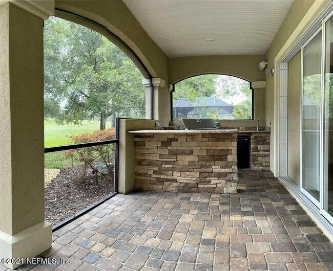 Building Photo - 2456 Den St