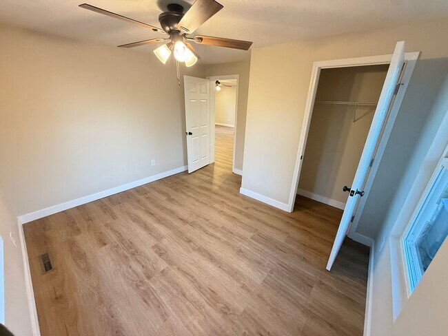 Building Photo - 4 Bed 2 Bath Aurora, MO