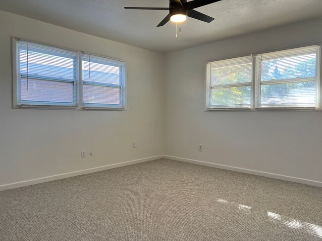 Building Photo - Newly Remodeled 3 bed 2 bath