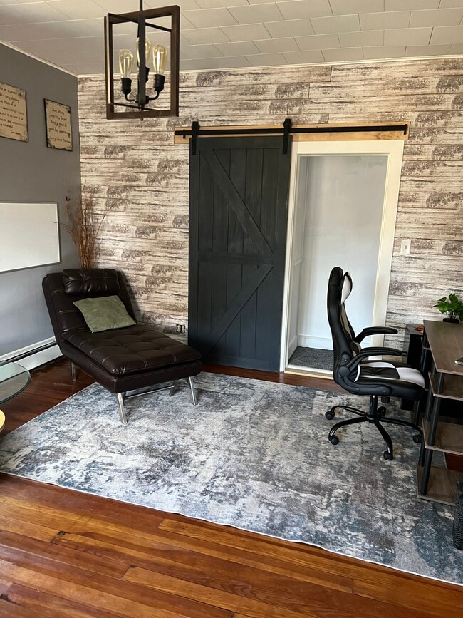 Building Photo - 3020 Parnell Ave