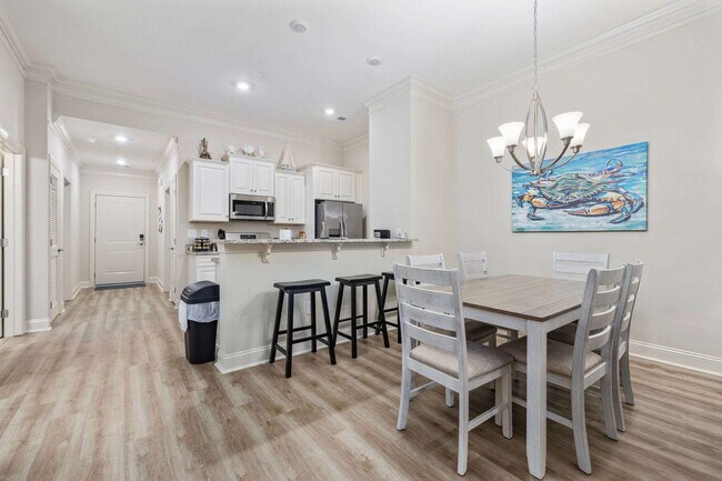 Building Photo - 587A Sunnyside Ave