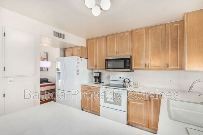 Building Photo - 220 N 22nd Pl