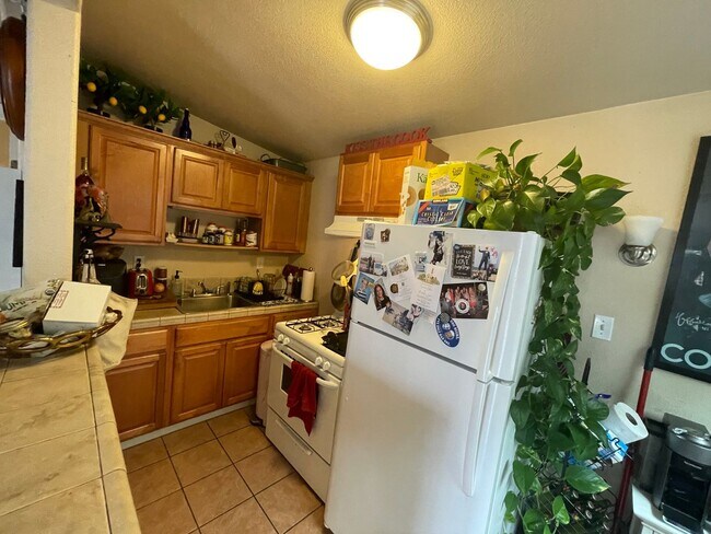 Building Photo - Awesome beach cottage across the Street fr...