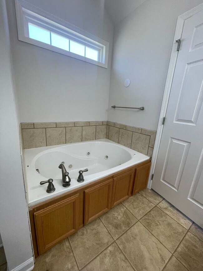 Building Photo - 3 Bedroom + 2 Bath Home for Rent in Soddy ...