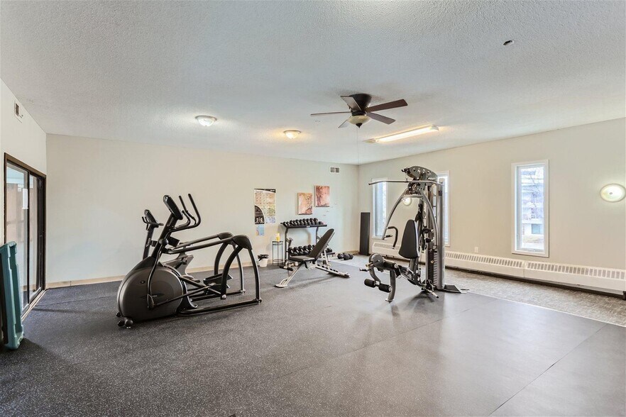 Building Photo - 450 Ford Rd