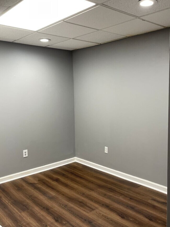 Building Photo - Split Foyer