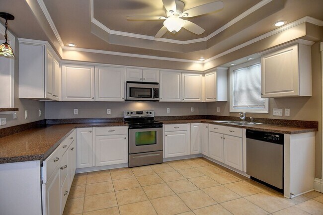 Building Photo - 55 Riverview Ave