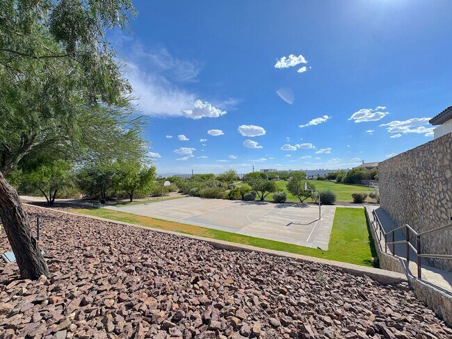 Building Photo - East El Paso 4bed/2bath Refrig A/C with Gorgeous Backyard!