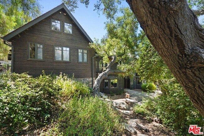 Building Photo - 21344 Colina Dr