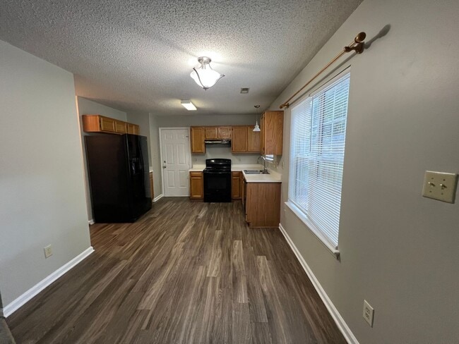 Building Photo - 3 Bedroom, 2 Car Garage in Ridgewood