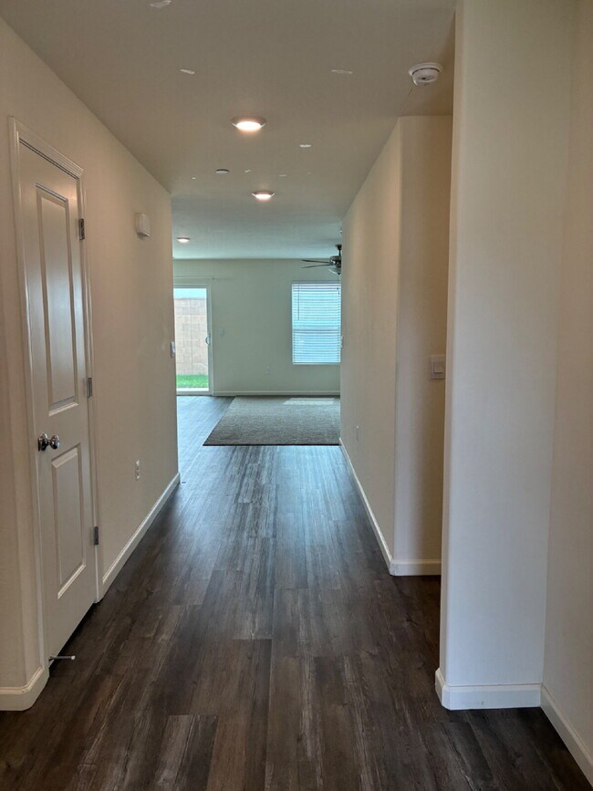 Building Photo - Modern Convenience and Luxury!! Move In Ready with Full Appliance Package!