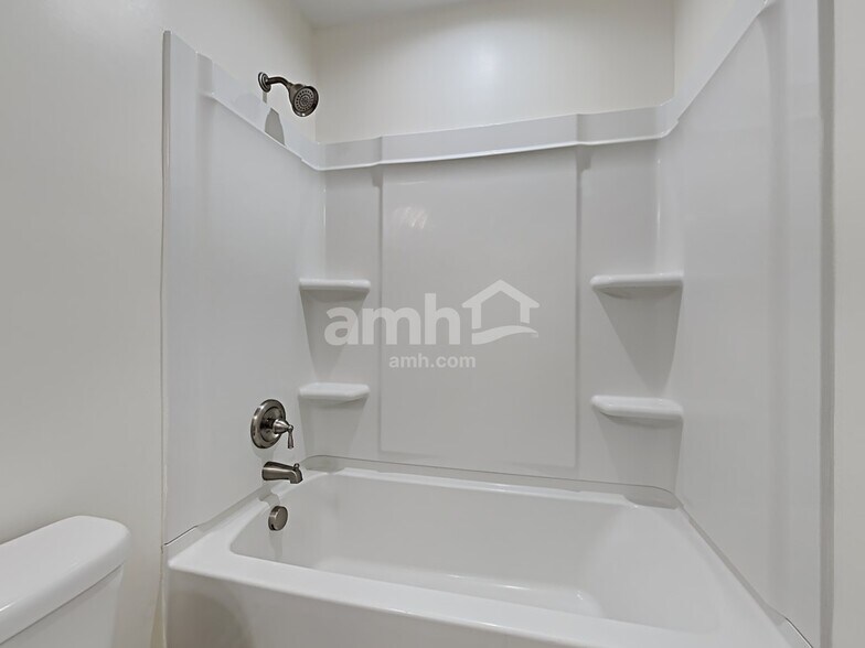 Building Photo - 140 Longford Dr