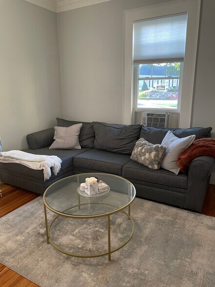 12x12 Livingroom - 34 North Road