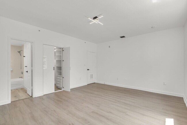 Building Photo - 1300 NE 109th St