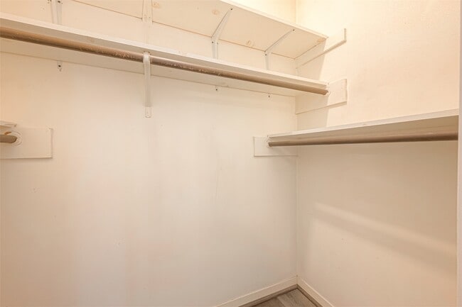 Building Photo - 10217 Longmont Dr