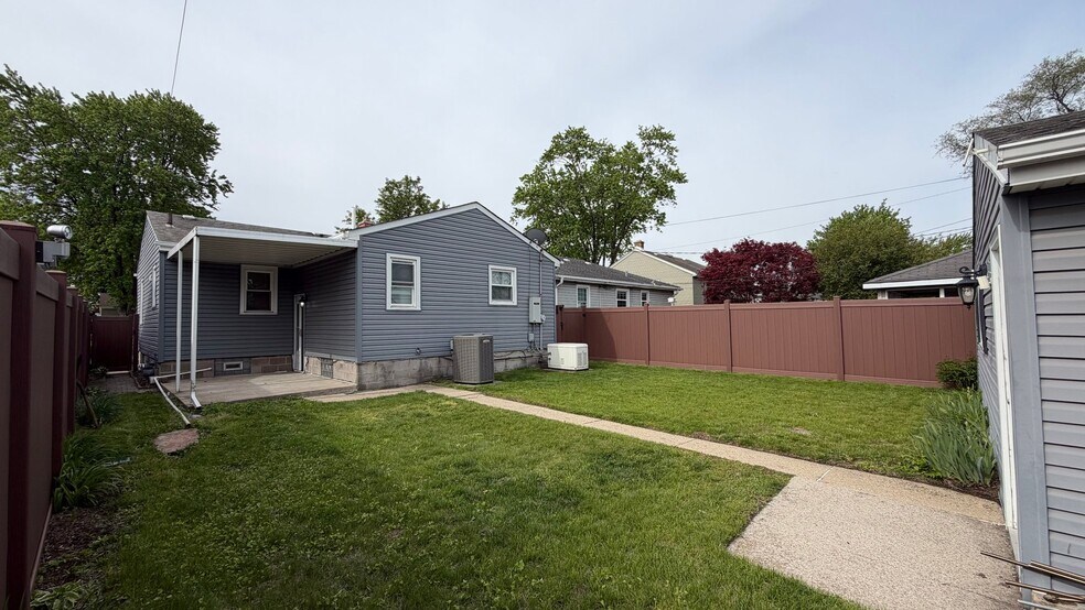 Building Photo - 1621 170th Pl