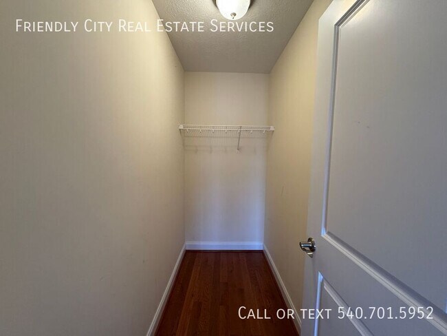 Building Photo - 565 Spring Oaks Drive