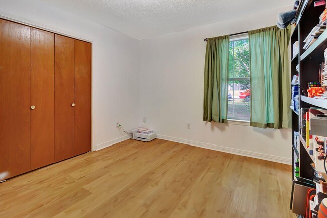 Building Photo - 3613 Burton Cir
