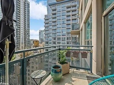 Building Photo - 125 E 13th St