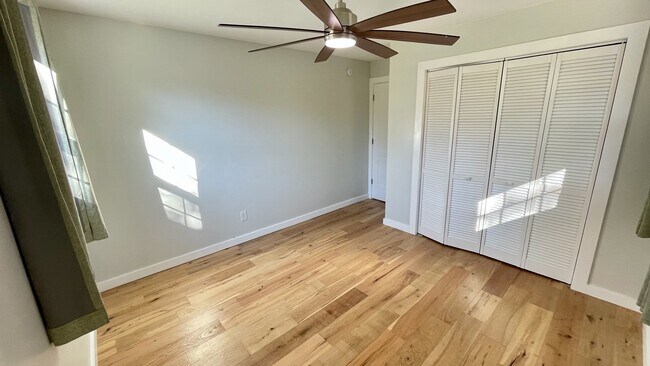 Building Photo - 820 Goldfinch Ave