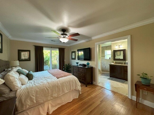 Building Photo - Stunning 3-Bedroom Home with Pool in South...