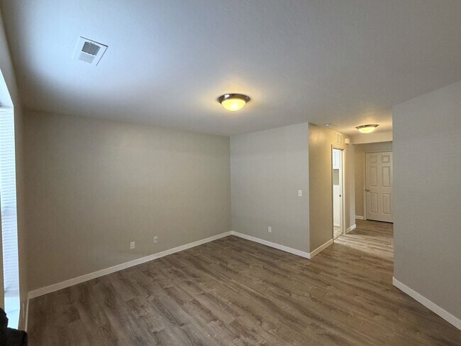 Building Photo - Beautiful 3 bed 2 bath home with flex room in Nampa just off Ustic and Middleton