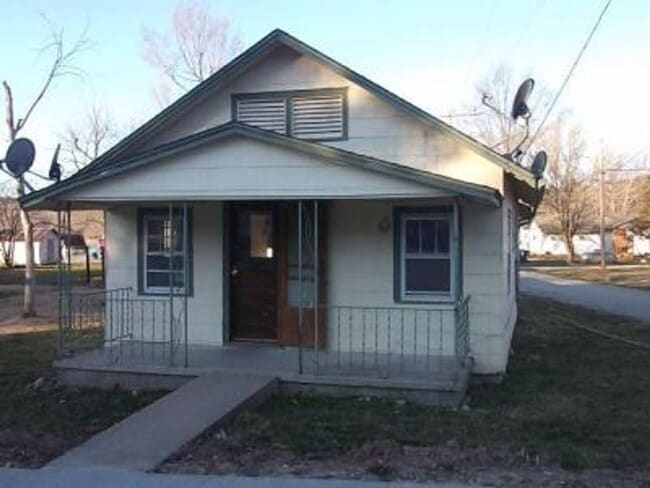 Primary Photo - Chamois, MO - 2-bedroom home - No Permit N...