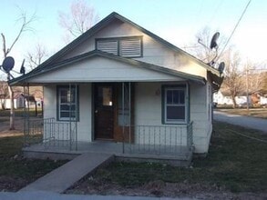 Building Photo - Chamois, MO - 2-bedroom home - No Permit N...
