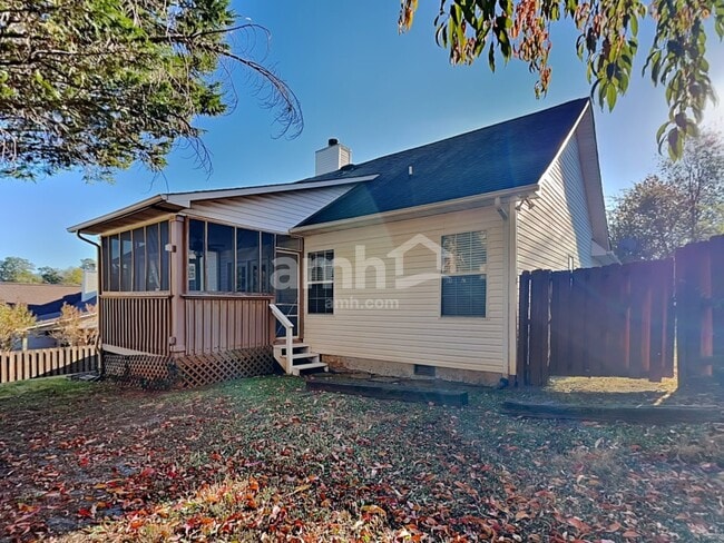 Building Photo - 1324 Hunters Way Ct