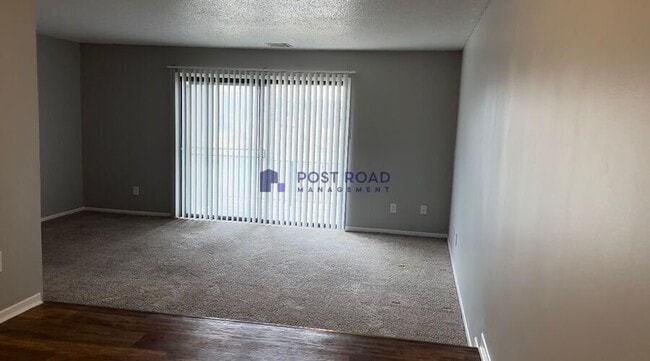 Building Photo - 585 W 27th St S