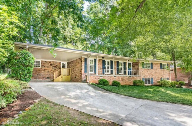 Building Photo - 2422 Sunset Dr NE