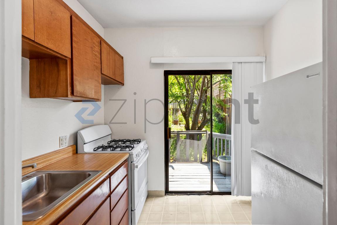 Building Photo - 1315 Spruce St