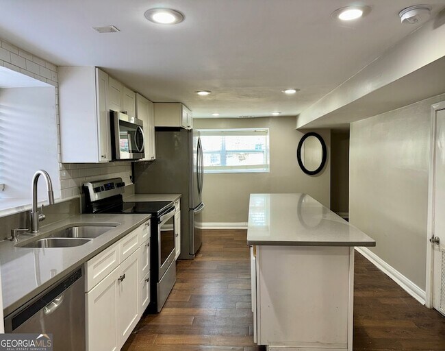 Building Photo - 1307 Lorenzo Dr SW
